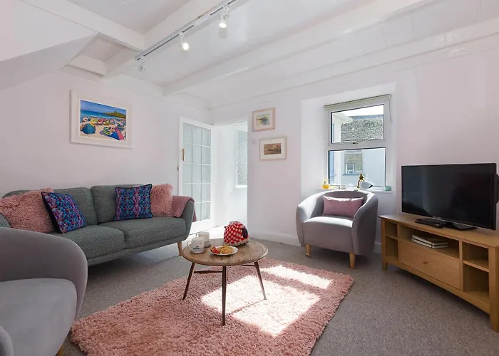 85 Back Road EastVilla